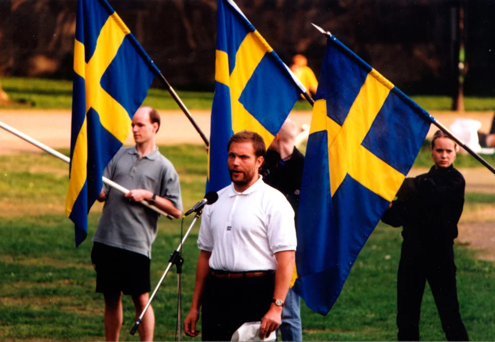 En 1995, el entonces líder del partido, Mikael Jansson, pronunció un discurso en la celebración del día nacional del SD en el centro de Estocolmo. Foto de archivo: Expo