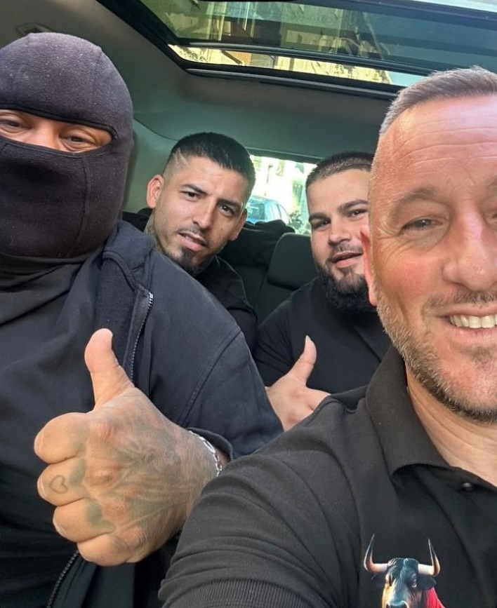 Miembros de la empresa antes del intento de desalojo