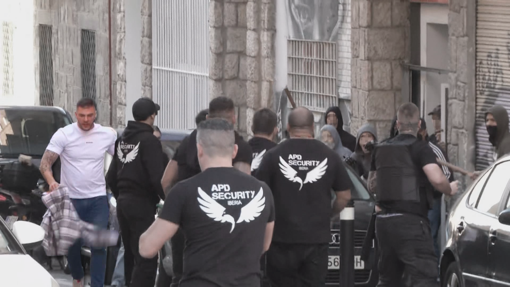 Daan en Vallecas (camiseta blanca) y APD Security Iberia